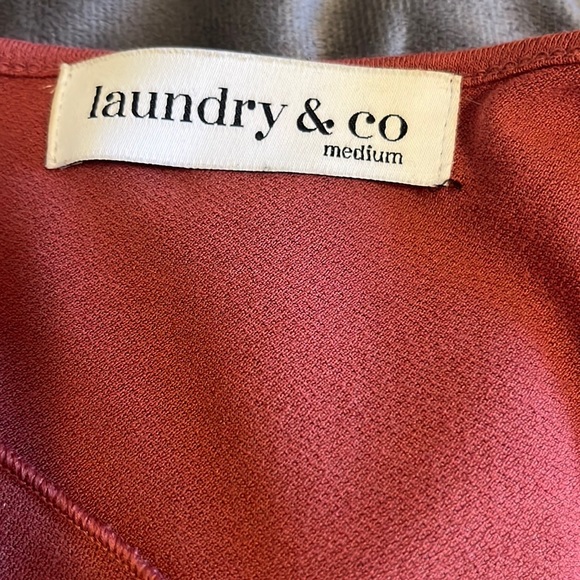 Medium Laundry & Co Rust Top - Picture 3 of 3
